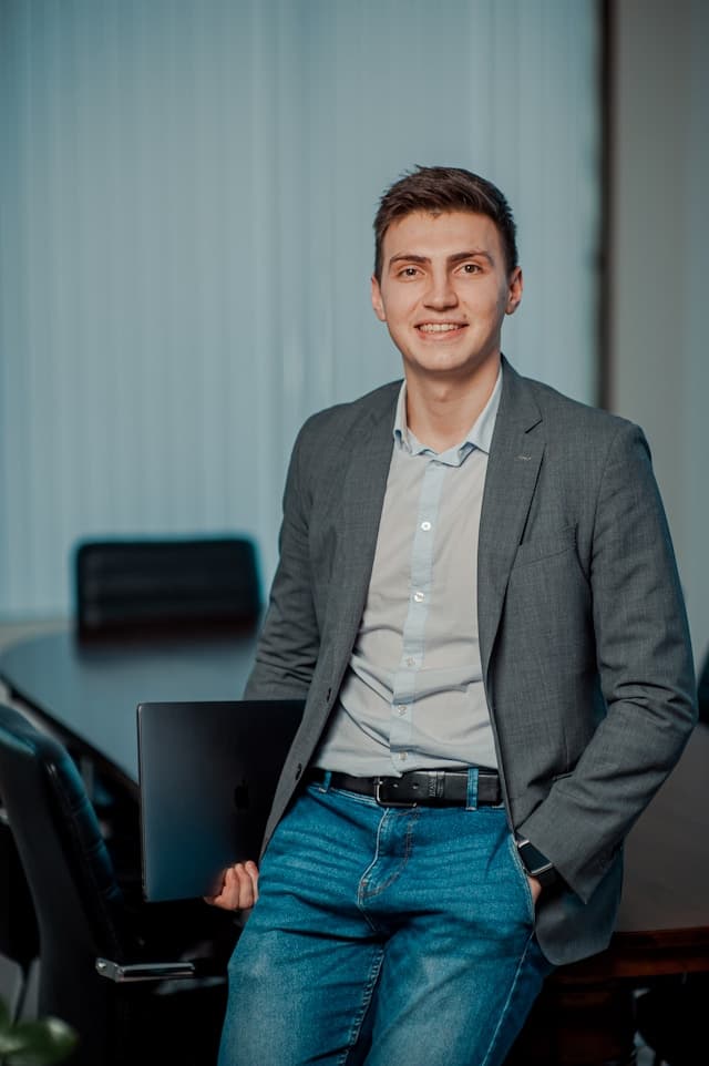 Entrepreneur de Montréal planifiant sa protection avec AG Services Financiers.