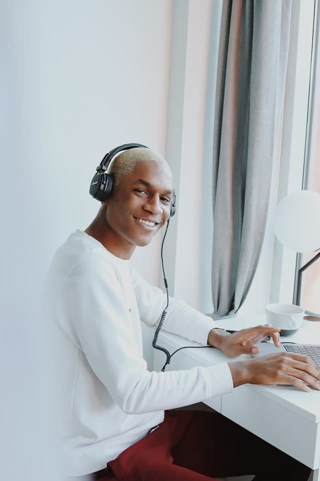 Self-employed worker in Montreal protecting their income with disability insurance.