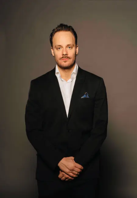 Alexandre Garneau en consultation avec un client - AG Services Financiers.