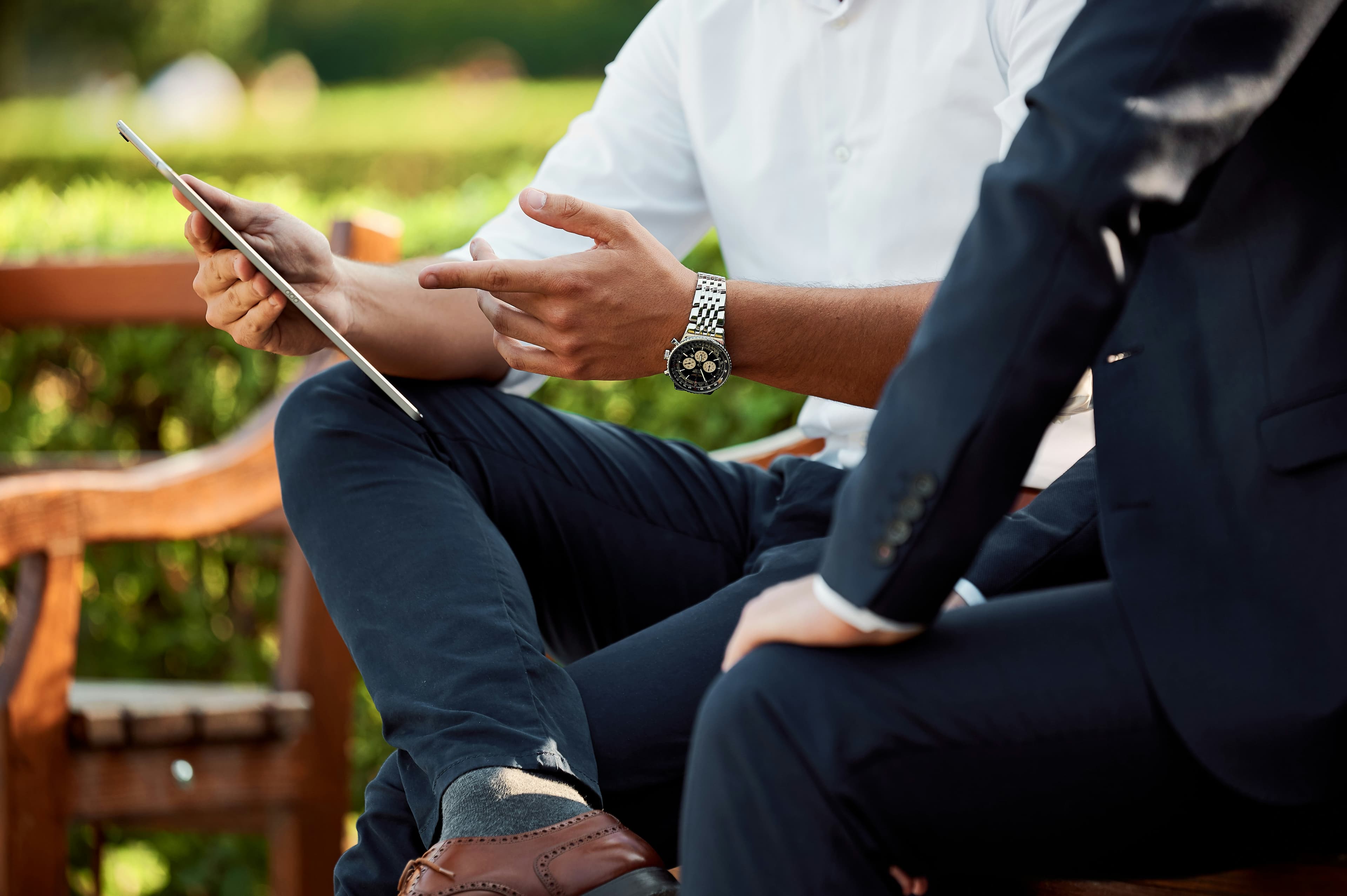 Entrepreneurs qui planifient leur protection financière avec AG Services Financiers.